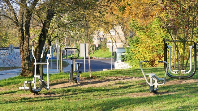 Można na niej korzystać z roweru stacjonarnego, wioślarza czy orbitreka. Wszystko znalazło się w skwerze przy ul. 9-go Maja.