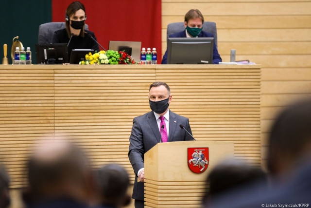 Prezydent Andrzej Duda wystąpił w litewskim parlamencie. W swoim przemówieniu zwrócił uwagę na to, że sojusz i partnerstwo polsko-litewskie w dużej mierze narodziły się ze świadomości wspólnych zagrożeń.