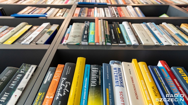 Zdalne i bezkontaktowe pożyczanie książek uruchamiają biblioteki w Sławnie.