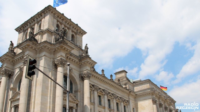 Maleje wsparcie dla ograniczeń społecznych. W środę obydwie izby parlamentu - Bundestag i Bundesrat będą debatowały nad zmianami w ustawie o zapobieganiu chorobom zakaźnym. Co prawda nadal większość Niemców wspiera ogólną politykę rządu w zakresie walki z pandemią, ale w ciągu ostatnich tygodni znacznie wzrosła liczba przeciwników lockdownu.