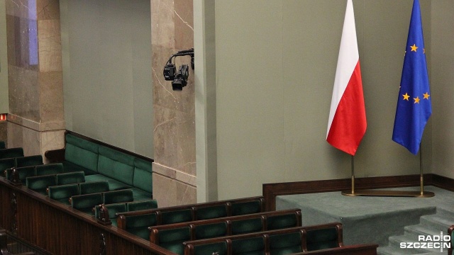 Dziś sejmowy czwartek. Posłowie mają się zająć między innymi projektem uchwały w sprawie poparcia polskiego stanowiska w unijnych negocjacjach dotyczących budżetu Unii Europejskiej.