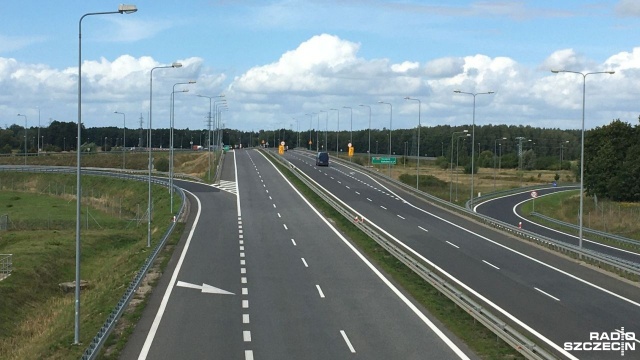 Generalna Dyrekcja Dróg i Autostrad przygotowuje się do budowy tam m.in. dodatkowych dwóch rond. W najbliższych dniach na krajowej 10 oddana do użytku będzie druga nitka obwodnicy Kobylanki.