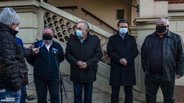 Związkowcy z Solidarności zaapelowali do radnych Rady Miejskiej Szczecina, aby głosowali przeciwko wejściu miasta do spółki, która ma wybudować, wraz z niemieckim inwestorem, kotły gazowe w Ciepłowni Dąbska.