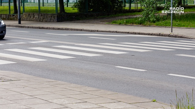 Rząd chce zwiększyć bezpieczeństwo pieszych na drogach. Zgodnie z przyjętymi przez Radę Ministrów przepisami, będą oni mieli pierwszeństwo przy wchodzeniu na przejście. Zakazana będzie jazda na tak zwanym zderzaku na autostradach i drogach ekspresowych.