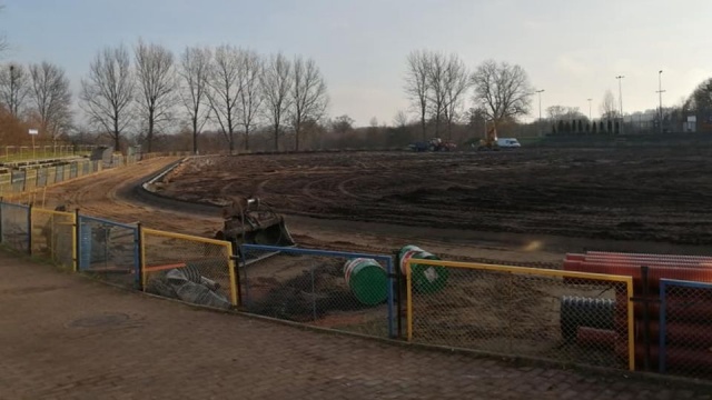 Piłka na wodzie już się nie zatrzyma, po inwestycji na stadionie w Węgorzynie. Boisko zyska nową murawę, instalacje wodną i nową bieżnie tartanową.