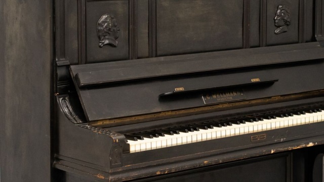 Zabytkowe pianino w Szczecinku. Dzięki aukcji w internecie