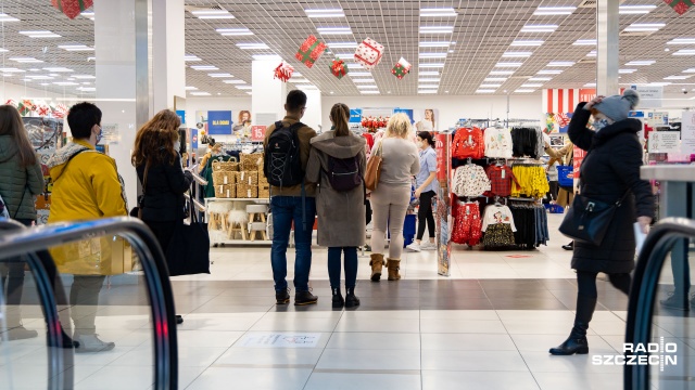 Galerie działają w ścisłym reżimie sanitarnym, obowiązują m.in. limity klientów. Np. w Galaxy jednocześnie nie może przebywać więcej niż 3800 osób.