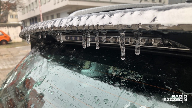 Instytut Meteorologii i Gospodarki Wodnej ostrzega kierowców przed możliwym oblodzeniem dróg niemal w całej Polsce, w tym także w Zachodniopomorskiem.