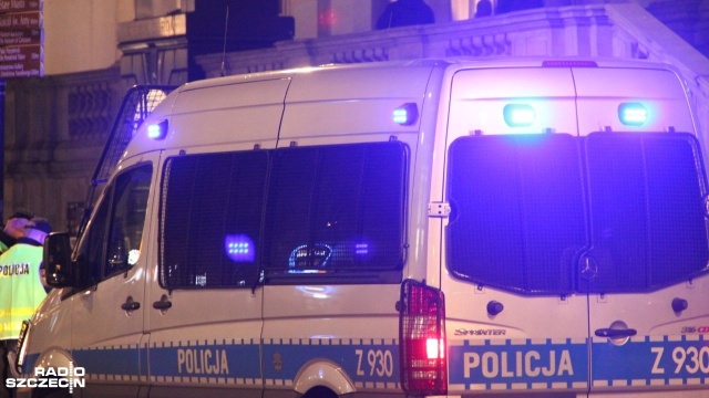 Policja opublikowała nagranie z incydentu z udziałem posłanki Barbary Nowackiej, na którym widać, jak w trakcie wczorajszego protestu parlamentarzystka została spryskana przez policjanta gazem łzawiącym.