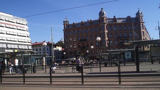 Policja, w szwedzkim Gteborgu, odradza mieszkańcom samotne spacery w centrum miasta. Powodem jest wzmożona działalność grup przestępczych.