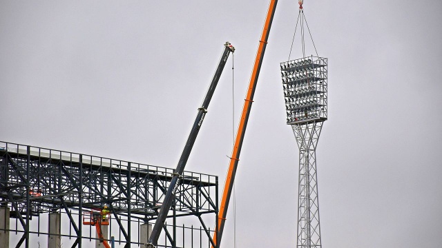 Dwa ostanie stadionowe jupitery pochodzące z lat 70-tych zeszłego stulecia przechodzą do historii.
