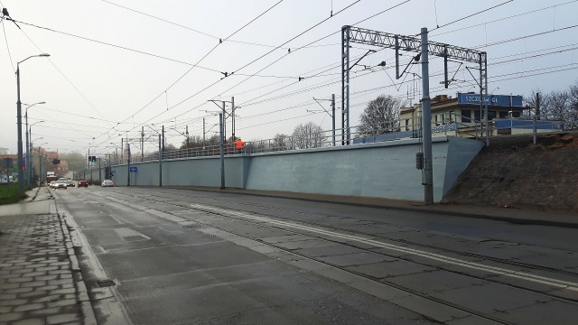 PKP Polskie Linie Kolejowe ogłosiły konkurs na mural lub malowidło o walorze artystycznym. Nowa grafika trafić ma na świeżo wyremontowany wiadukt kolejowy znajdujący się przy ulicy Kolumba w Szczecinie.