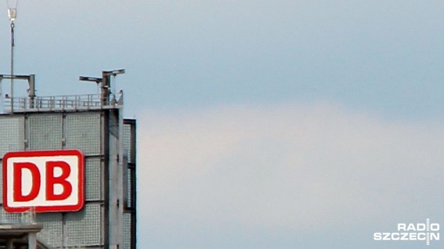 Istnieją obawy, że zwiększony ruch pasażerów w okresie świątecznym spowoduje zagęszczenie pasażerów i tym samym zwiększy niebezpieczeństwo zakażeń koronawirusem. Dlatego niemieckie koleje w okresie przedświątecznym i podczas świąt zwiększą liczbę kursujących pociągów.