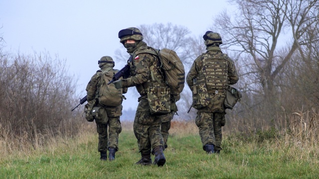Przeprawa przez rzekę, strzelanie i patrole z pełnym obciążeniem. Żołnierze 14. Zachodniopomorskiej Brygady Obrony Terytorialnej przeszli tzw. pętlę taktyczną.