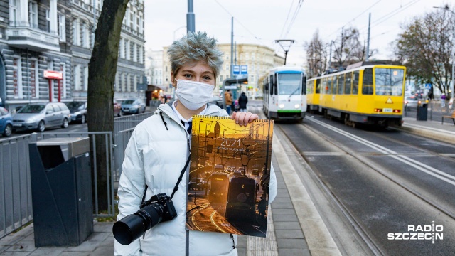 Ma 18 lat, kocha Szczecin i tramwaje i ma sprecyzowane plany na przyszłość. To Nikola Gawrońska, szczecinianka, która właśnie wydała kalendarz ze zdjęciami.