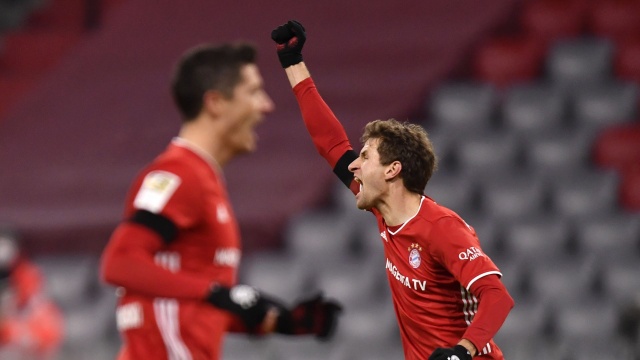 Piłkarze Bayernu Monachium zremisowali z RB Lipsk 3:3 w spotkaniu na szczycie niemieckiej Bundesligi.