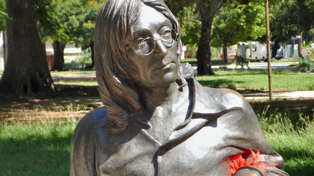 40 lat temu, 8 grudnia 1980 roku, w Nowym Jorku został zamordowany John Lennon, współzałożyciel i współtwórca repertuaru legendarnego zespołu The Beatles.
