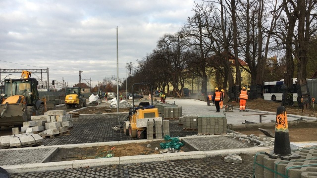 Budowa nowego węzła przesiadkowego szczecińskiej komunikacji miejskiej w Podjuchach przebiega zgodnie z planem.