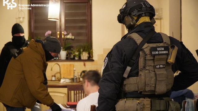 Krajowa Administracja Skarbowa zatrzymała kolejnych dwóch członków zorganizowanej grupy przestępczej z województwa pomorskiego i zachodniopomorskiego, którzy decydowali o nielegalnym handlu paliwami w tych regionach.