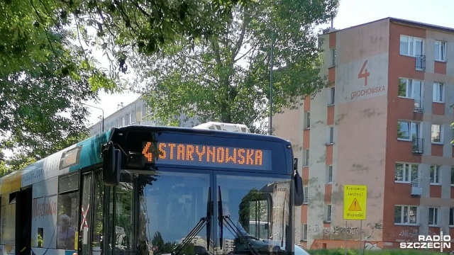 Tania reklama w miejskich autobusach - właśnie w ten sposób władze Kołobrzegu będą wspierać lokalne firmy. Takie rozwiązanie zaproponowała miejscowa radna, Renata Brączyk.