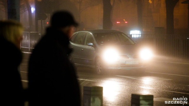 Do -3 stopni spadła temperatura w regionie. Lokalnie zrobiło się bardzo ślisko. Na drogi krajowe wjechało niemal 40 solarek. Lepiej nie jechać zbyt szybko i uważać.