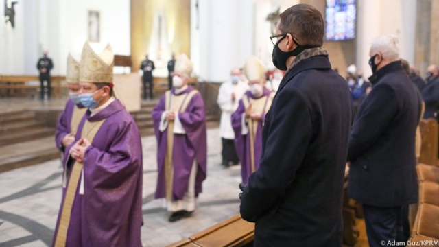 Arcybiskup Wiktor Skworc powiedział, że Polska, Górny Śląsk i Ślązacy nie powinni zapominać o najlepszych synach tej ziemi. Metropolita katowicki w Archikatedrze Chrystusa Króla w Katowicach odprawił mszę świętą w intencji zamordowanych 39 lat temu w kopalni Wujek górników. Uczestniczył w niej premier Mateusz Morawiecki.