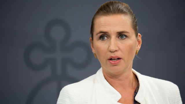 W związku z rosnącą liczbą zakażeń SARS-CoV-2, w Danii wprowadzono kolejne obostrzenia. Nieczynne są centra handlowe, a od poniedziałku wszystkie szkoły przejdą na nauczanie zdalne.