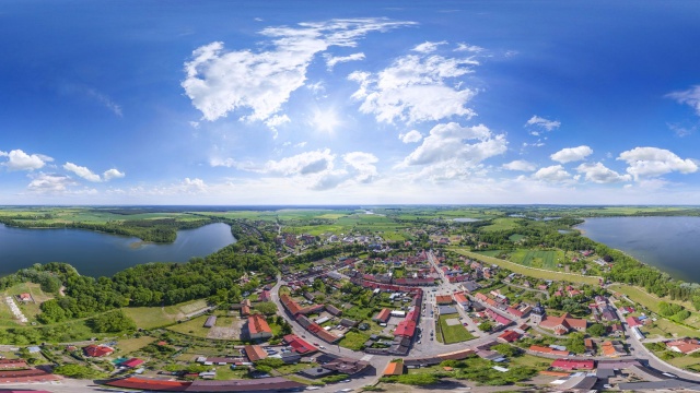 Ponad 3000 zdjęć i niezwykłe panoramy z ziemi i z lotu ptaka. Powstała wirtualna wycieczka po regionie. Bez wychodzenia z domu można obejrzeć 120 najpiękniejszych miejsc Euroregionu Pomerania - zarówno w Polsce, jak i w Niemczech.