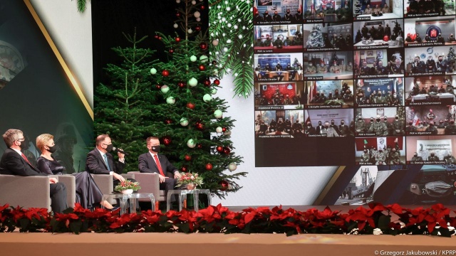 Prezydent Andrzej Duda spotkał się z żołnierzami stacjonującymi w kraju i za granicą.