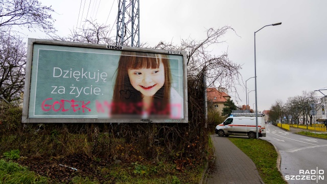 Niedawno w naszym mieście pojawiły się nowe grafiki w obronie życia - poczętego, także dzieci z zespołem Downa. Nośniki wymazane są sprayem z wulgarnymi hasłami, które znane są z tzw. Strajku Kobiet.
