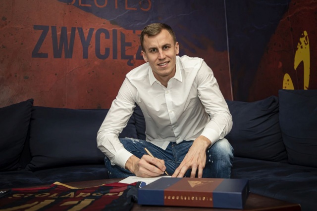 Paweł Stolarski został nowym piłkarzem Pogoni Szczecin. 24-letni zawodnik podpisał 3,5-letni kontrakt z portowym klubem.