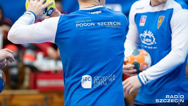 Dawid Fedeńczak z Sandry SPA Pogoni Szczecin znalazł się w szerokim składzie reprezentacji Polski w piłce ręcznej mężczyzn na towarzyskie spotkania z Algierią i Rosją w Jastrzębiu Zdroju oraz mecze z Turcją w eliminacjach Mistrzostw Europy i Mistrzostwa Świata w Egipcie.