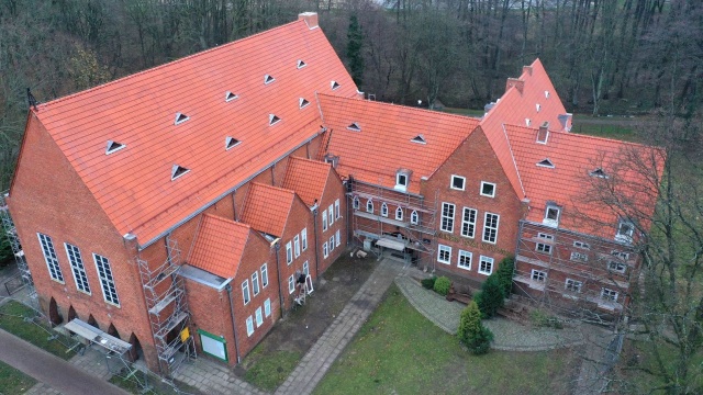 Ponad 600 tysięcy złotych kosztował remont dachu Domu Kultury w Sławnie.