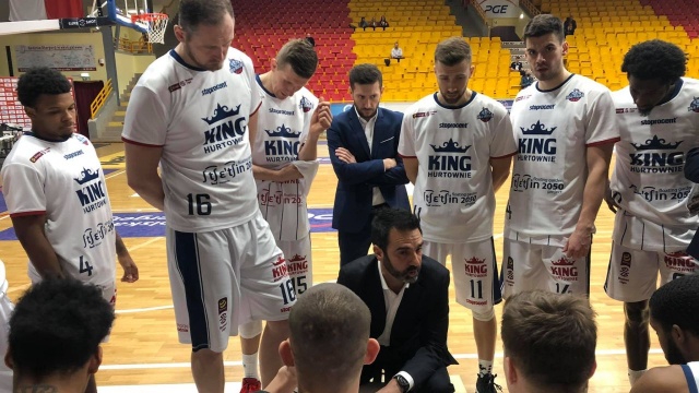 Koszykarze Kinga Szczecin wygrali z Eneą Astorią Bydgoszcz wynikiem 75-68.