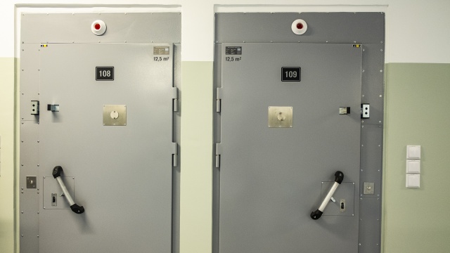 Funkcjonariusze Komendy Stołecznej Policji zatrzymali osiem osób w związku z zabójstwem starszego małżeństwa, do którego doszło w lutym tego roku na warszawskim Grochowie. Zamordowani mieli 84 i 85 lat.