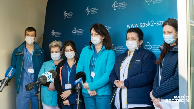 Zapełnia się szpital tymczasowy w Szczecinie, potrzebne są dodatkowe ręce do pracy. O pomoc apelują władze i pracownicy szpitala.