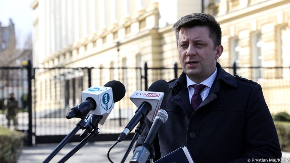 Minister Michał Dworczyk podkreślił, że premier Mateusz Morawiecki ogłosi regulacje we wtorek. Fot. twitter.com/PremierRP