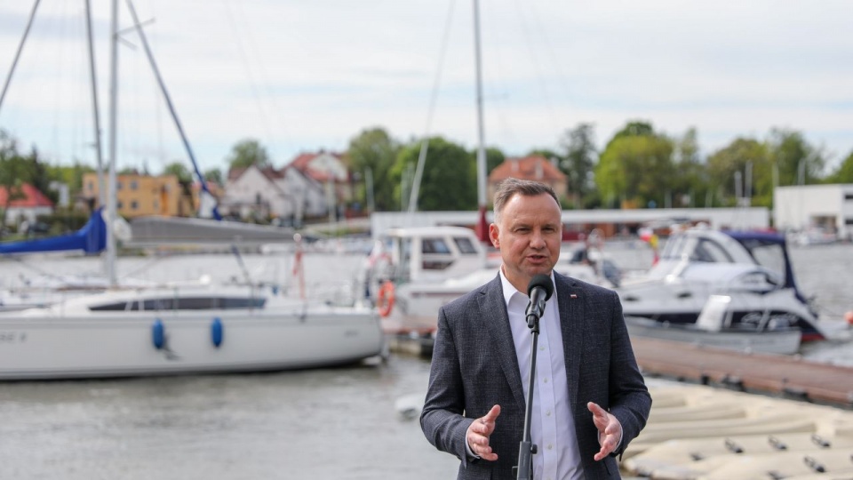 Prezydent zwiedził marinę Port 110 w Iławie, znajdującą się nad jeziorem Jeziorak, której właściciele skorzystali już z tarczy antykryzysowej. https://twitter.com/prezydentpl/Jakub Szymczuk