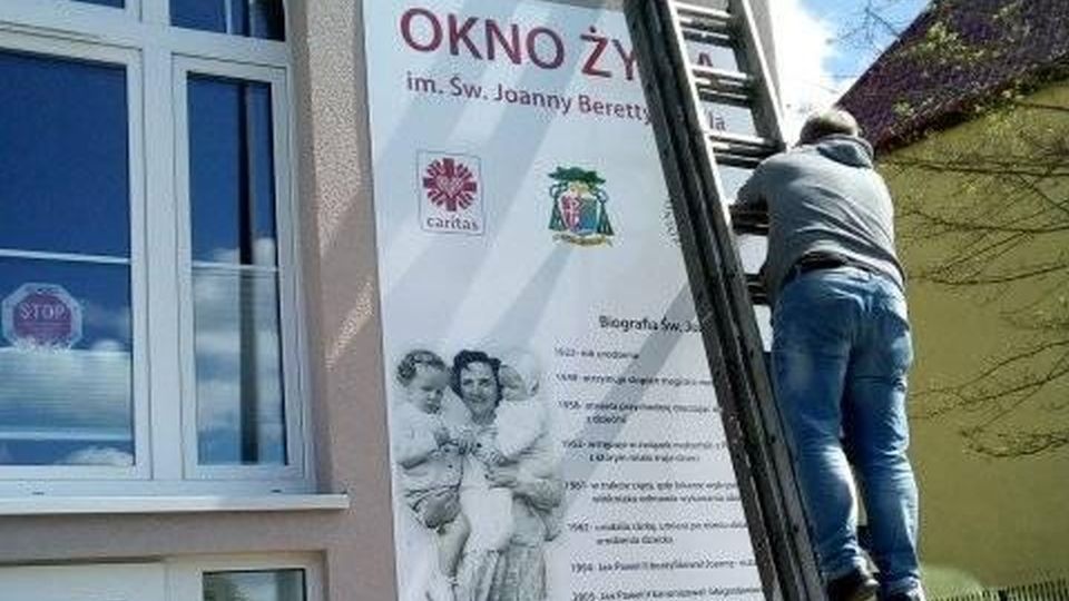 Po długiej przerwie Dom Samotnej Matki w Koszalinie znów pomaga kobietom w potrzebie. W przyszłym tygodniu zostanie też otwarte okno życia. źródło: https://www.facebook.com/zycia.dar
