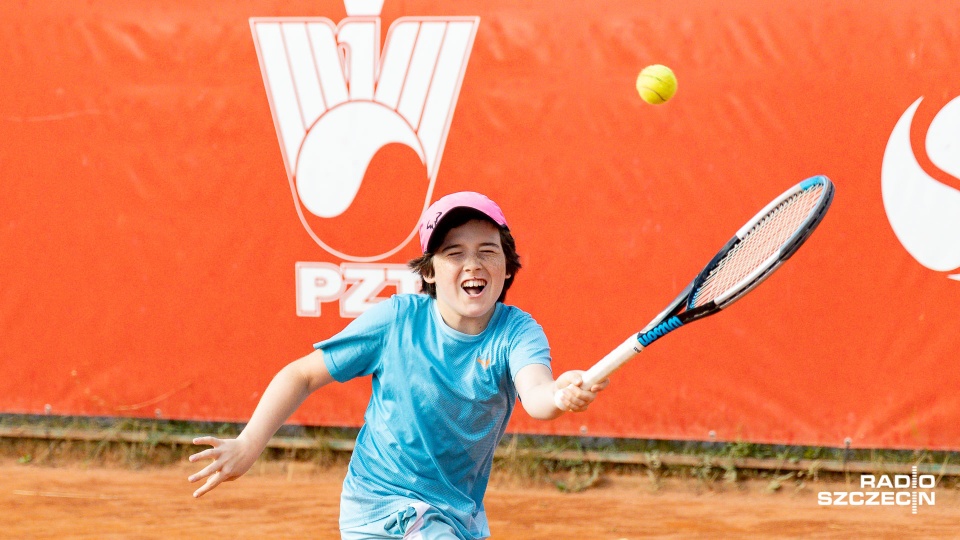 Młodzi tenisiści z całej Polski rywalizują w dwóch turniejach: singlowym i deblowym. Fot. Robert Stachnik [Radio Szczecin]