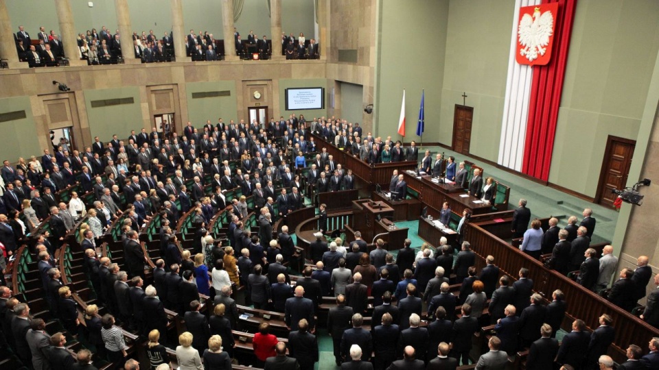 Rozpoczęcie posiedzenia Zgromadzenia Narodowego 4 czerwca 2014. źródło: wikipedia.org.