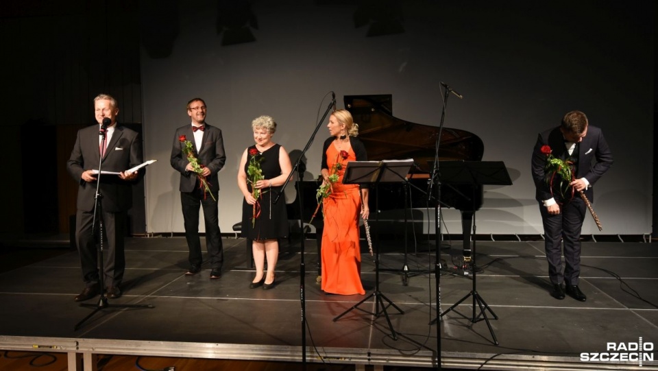 Artyści koncertu „Rodzinne muzykowanie” przyjmują gorące owacje publiczności. Fot. Jan Olczak.
