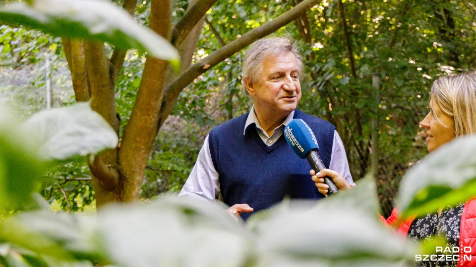 Prof. Władysław Danielewicz, opiekun naukowy arboretum w Glinnej. Fot. Robert Stachnik [Radio Szczecin]