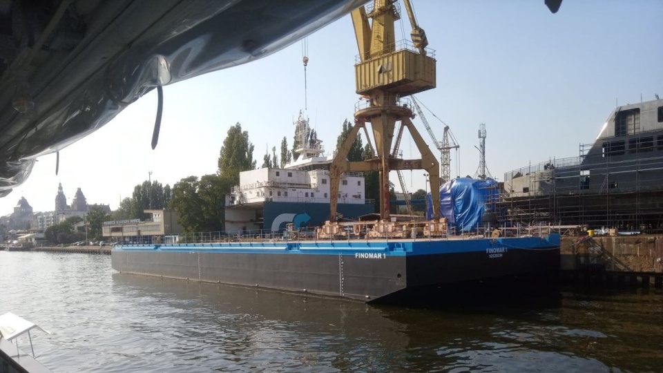 Ponton będzie też używany do transportu sekcji i bloków statków - mówi Arkadiusz Świech z Finomaru. Fot. Grzegorz Gibas [Radio Szczecin]