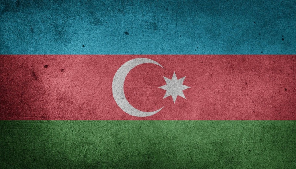 Flaga Azerbejdżanu. źródło: pixabay.com / arembowski (CC0 domena publiczna)