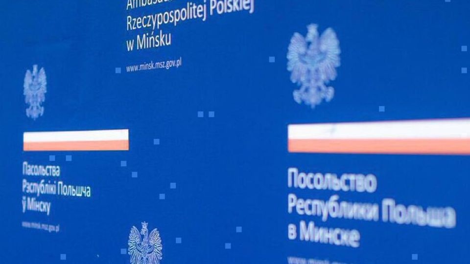Wiceszef MSZ zapewnił, że mimo odwołania części personelu dyplomatycznego polska ambasada i inne placówki działają bez większych problemów. źródło: https://twitter.com/PLinBelarus