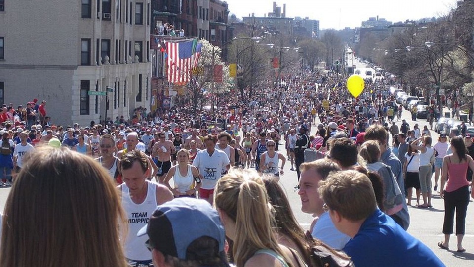 Maratoński bieg uliczny rozgrywany był corocznie na ulicach Bostonu i sąsiadujących z nim miejscowości. źródło: https://pl.wikipedia.org/wiki/Maraton_Bosto%C5%84ski.