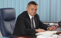 Piotr Jedliński o pozytywnym wyniku testu poinformował na Facebooku.