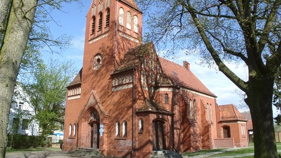 Archidiecezja Szczecińsko-Kamieńska ma nowe sanktuarium. O uroczystościach w Chojnie i o tej, jak podkreśla proboszcz parafii, wyjątkowej świątyni, dziś w programie. Fot. kuria.pl