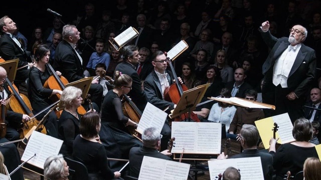 Krzysztof Penderecki dyryguje Orkiestrą Symfoniczną Filharmonii im. Mieczysława Karłowicza w Szczecinie 14 grudnia 2018 roku. Fot. Bartek Barczyk Trio Penderecki w rocznicę śmierci Mistrza [ZDJĘCIA]